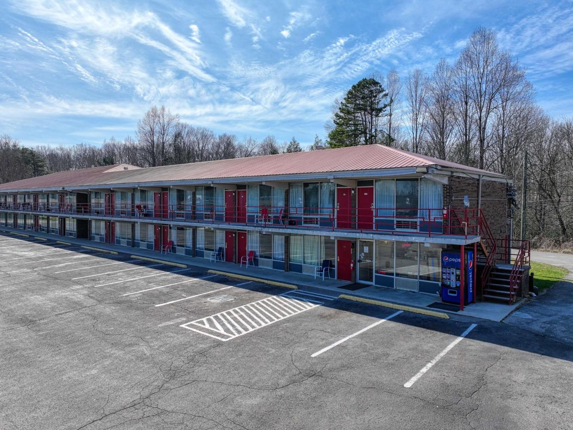Americas Best Value Inn Stearns, Ky Экстерьер фото
